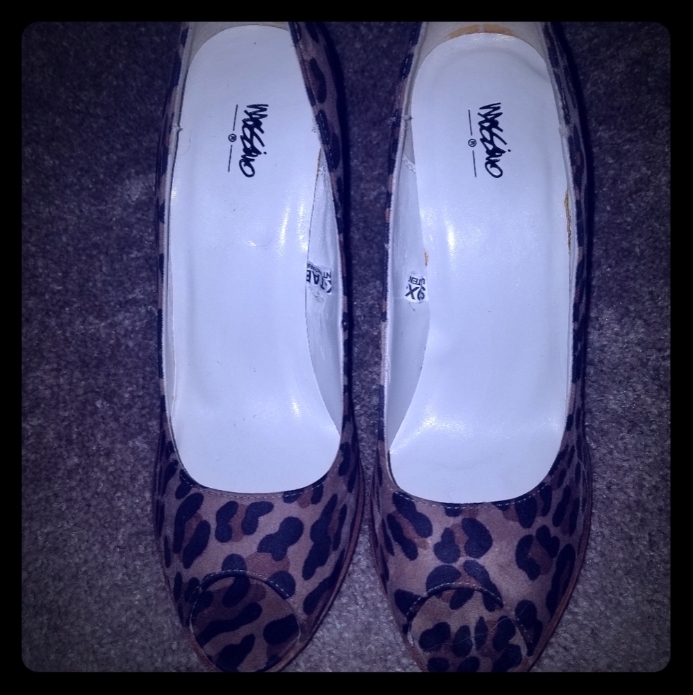 Mossimo cheetah print peep toe heel